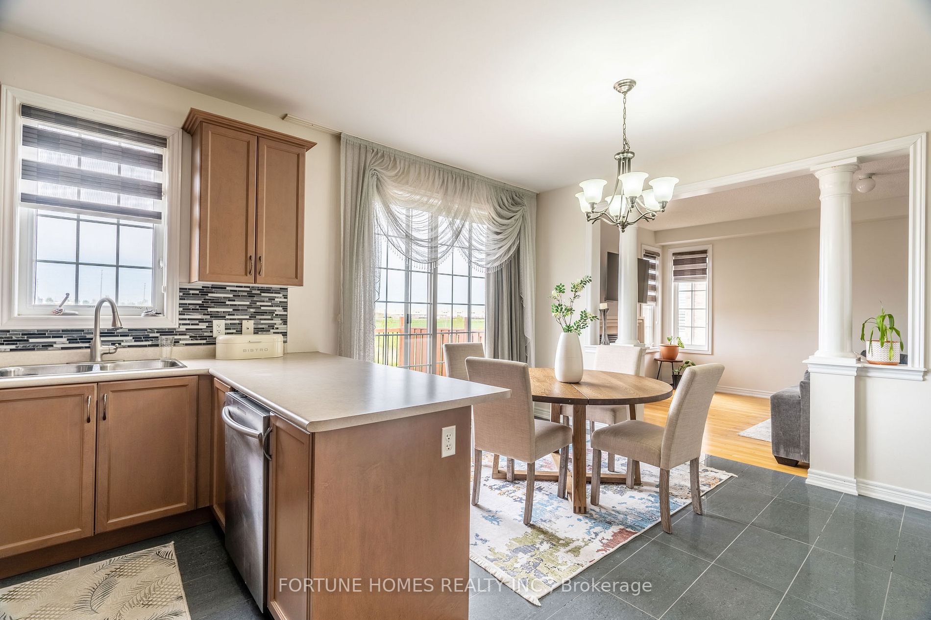 79 Apple Valley Way