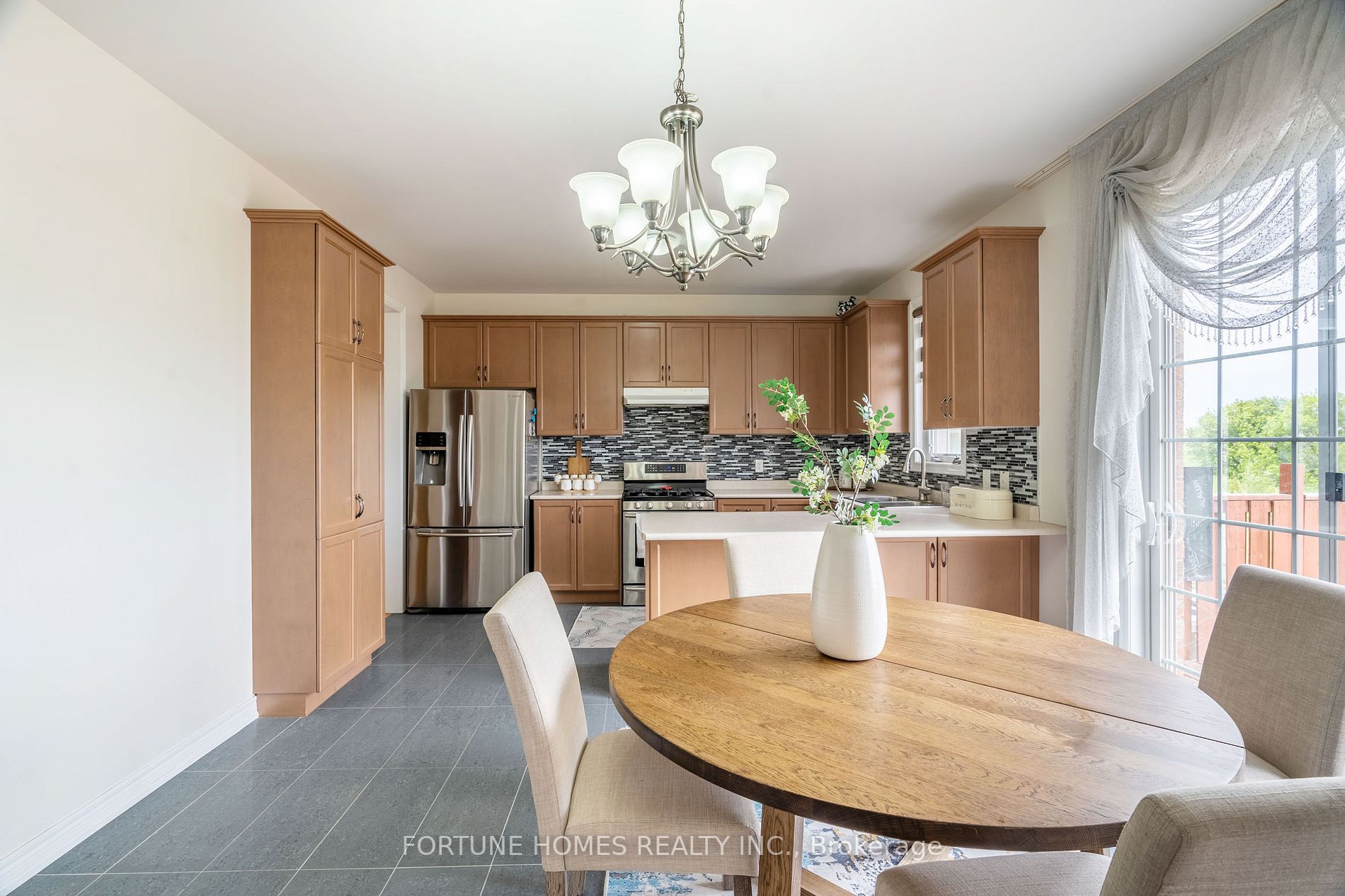 79 Apple Valley Way