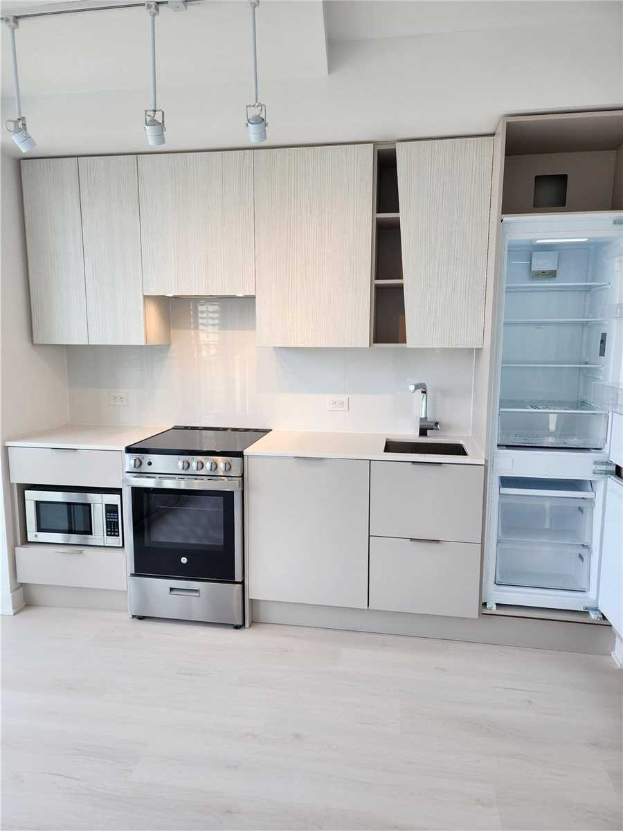 3900 Confederation Parkway #1411