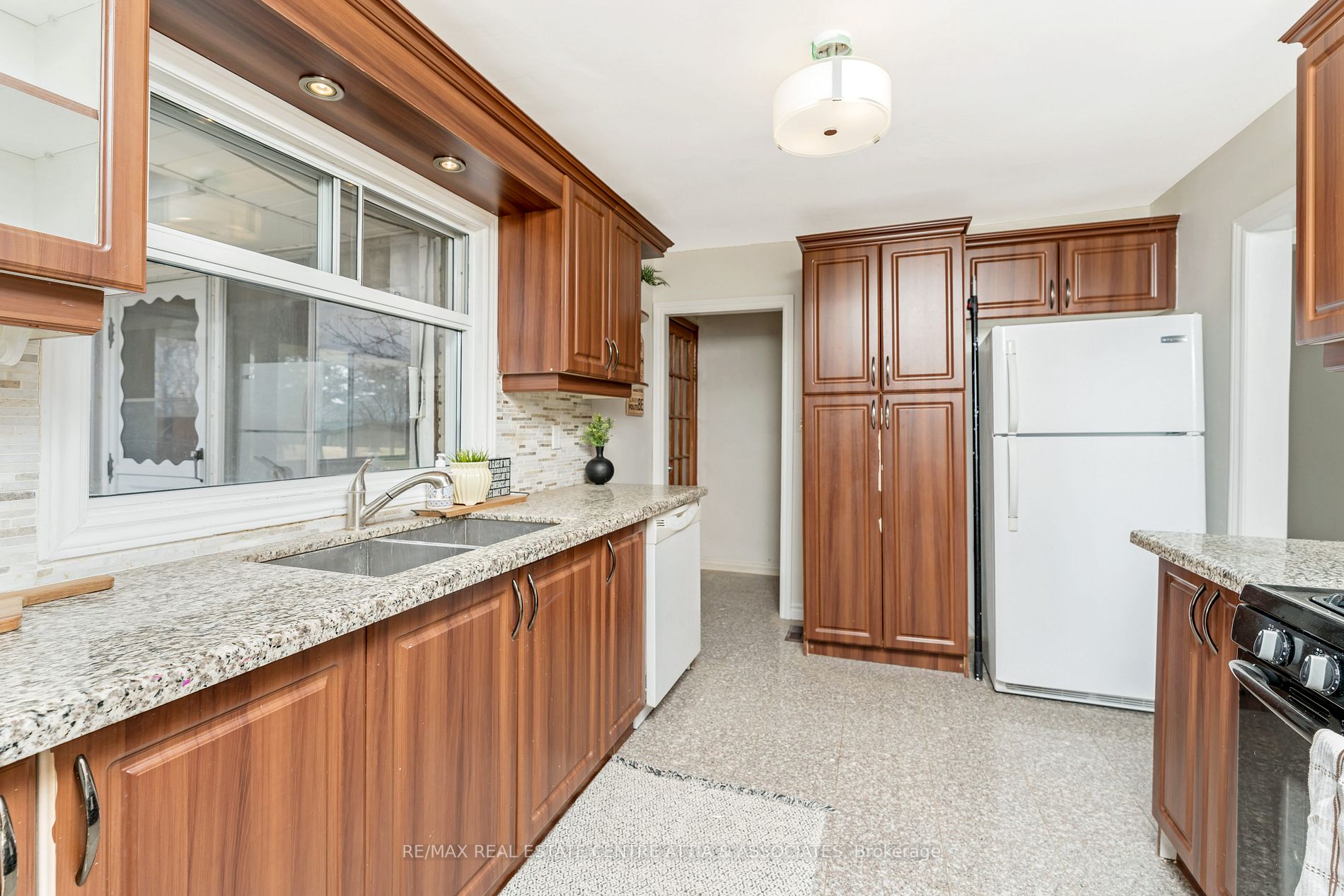 Listing W6003508 - Large Photo # 9