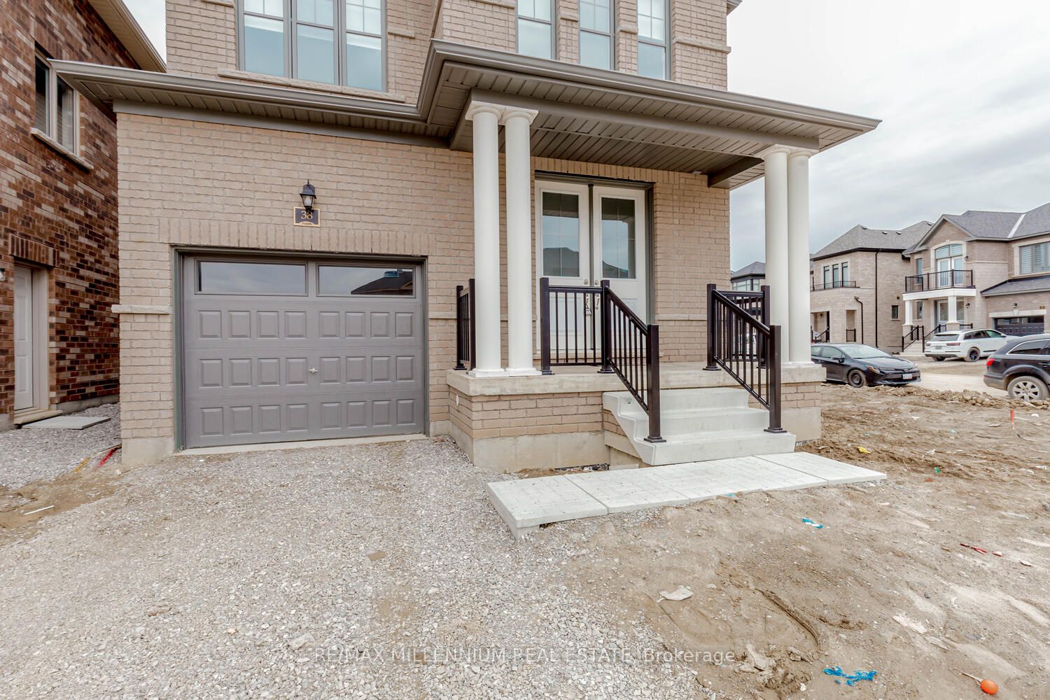38 Calabria Dr