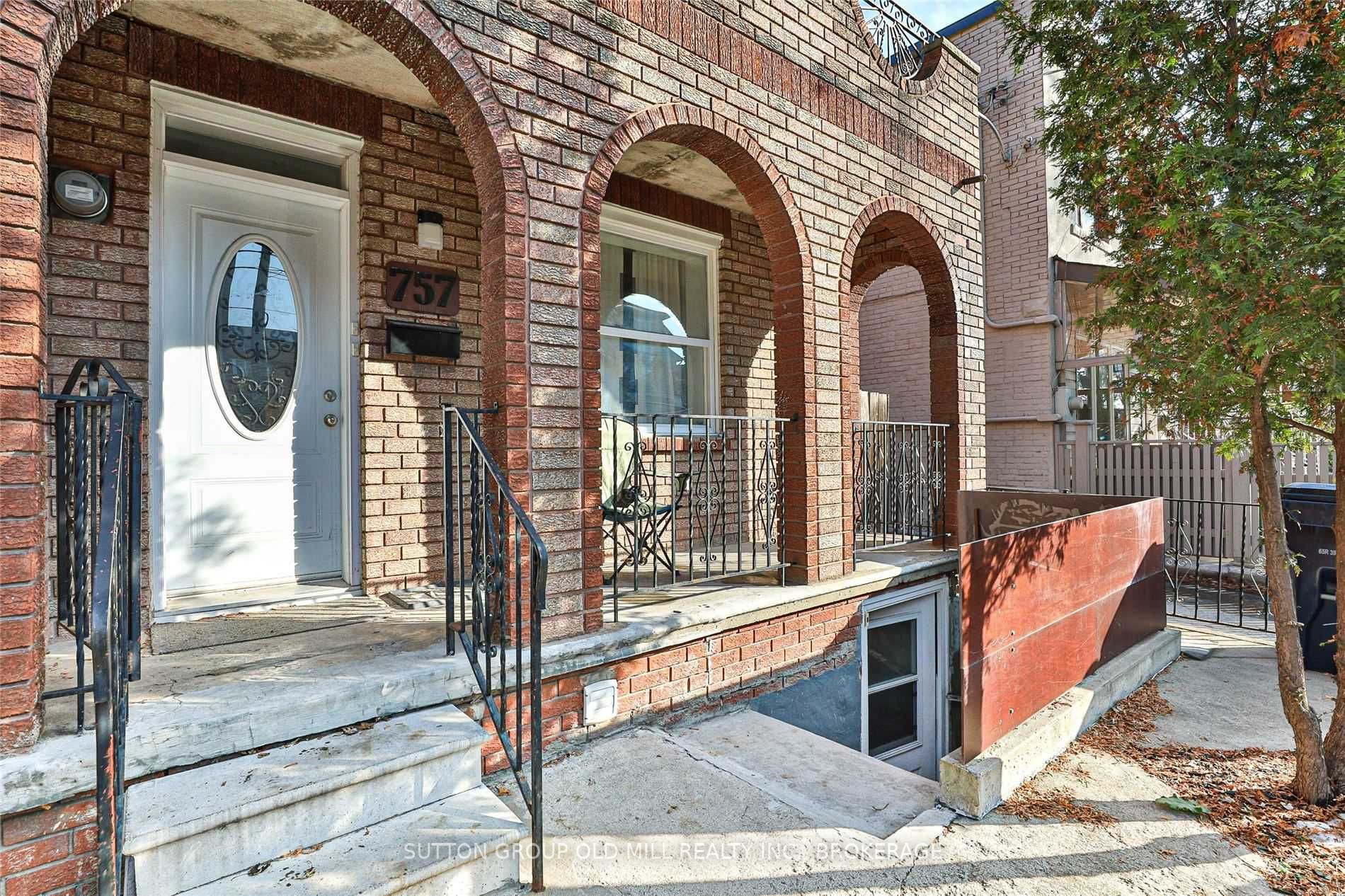 757 St Clarens Ave