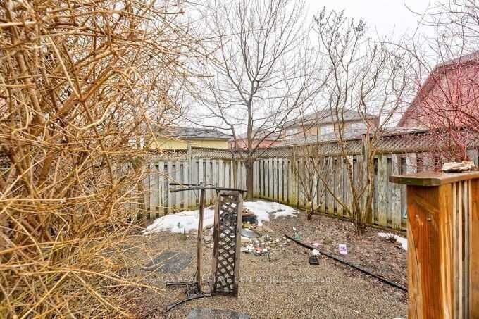 36 Mapleshade Dr
