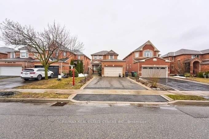 36 Mapleshade Dr