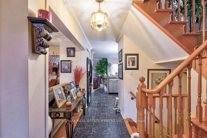 36 Mapleshade Dr