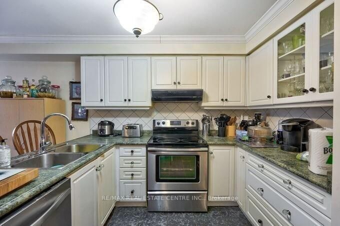 36 Mapleshade Dr