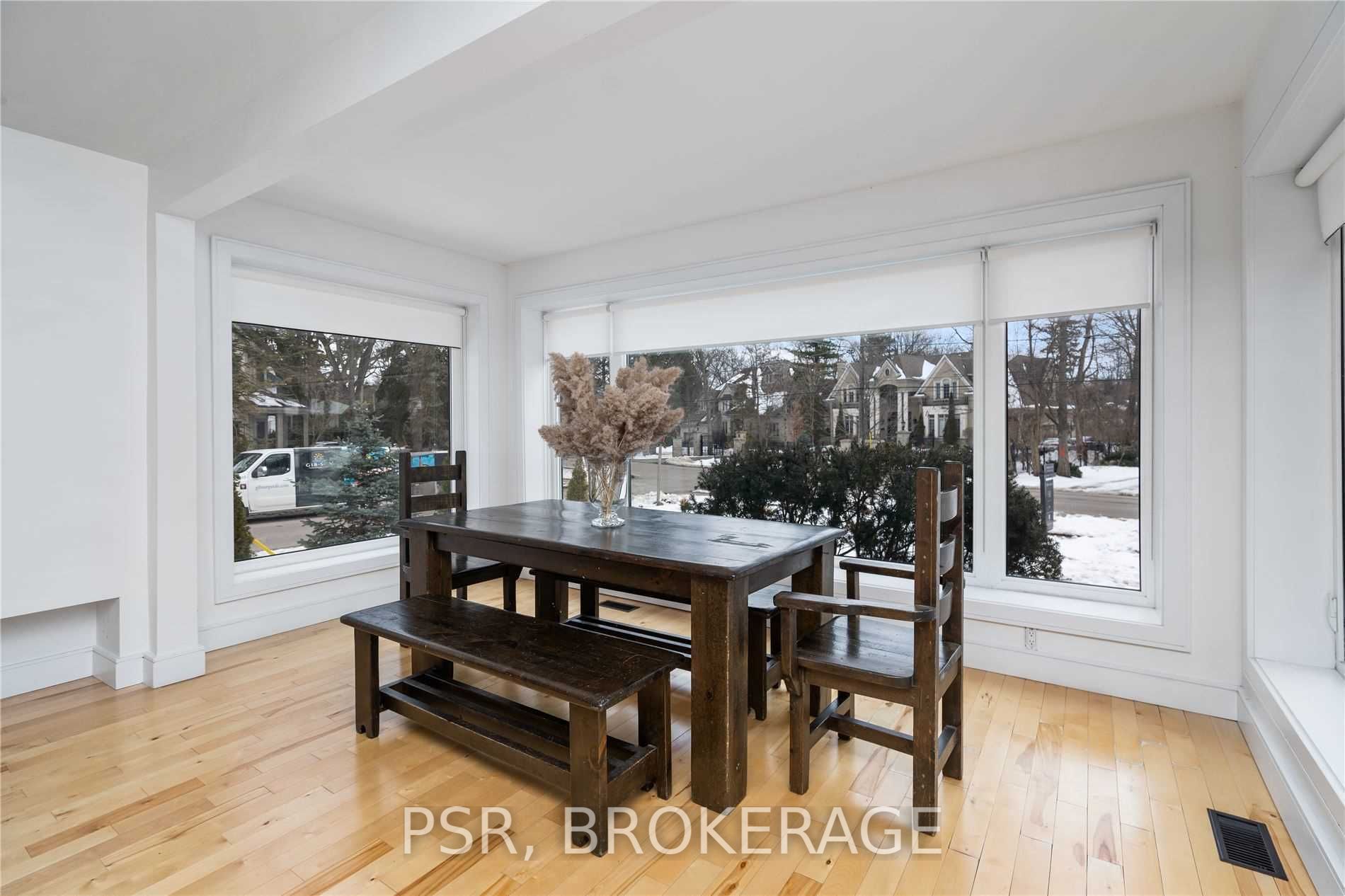 105 Mineola Rd W