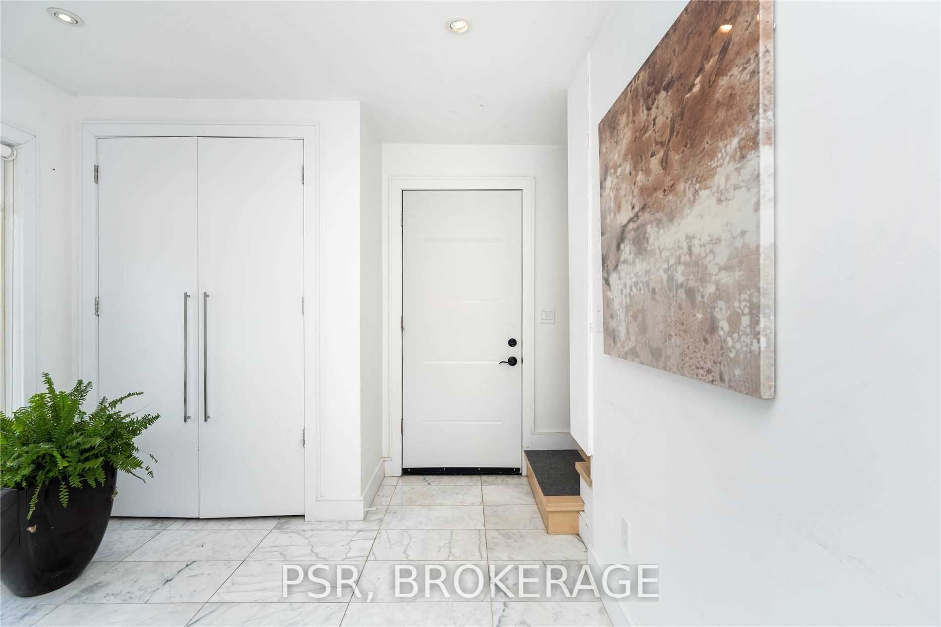 105 Mineola Rd W