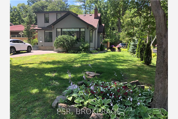105 Mineola Rd W