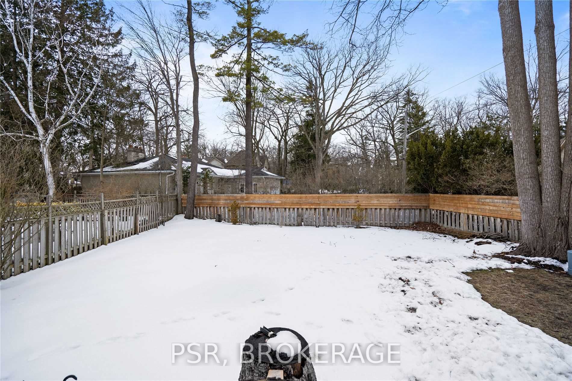 105 Mineola Rd W