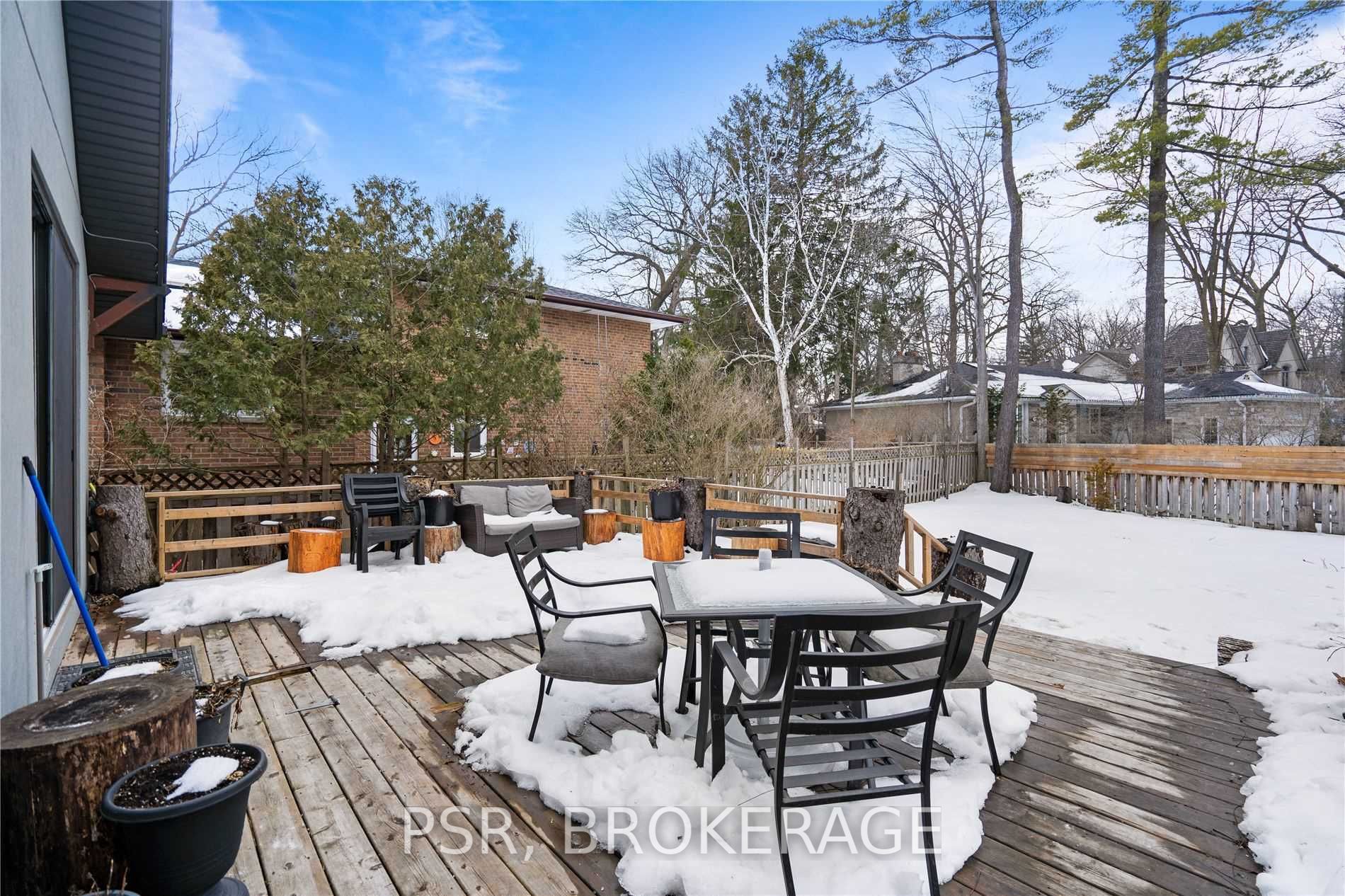 105 Mineola Rd W