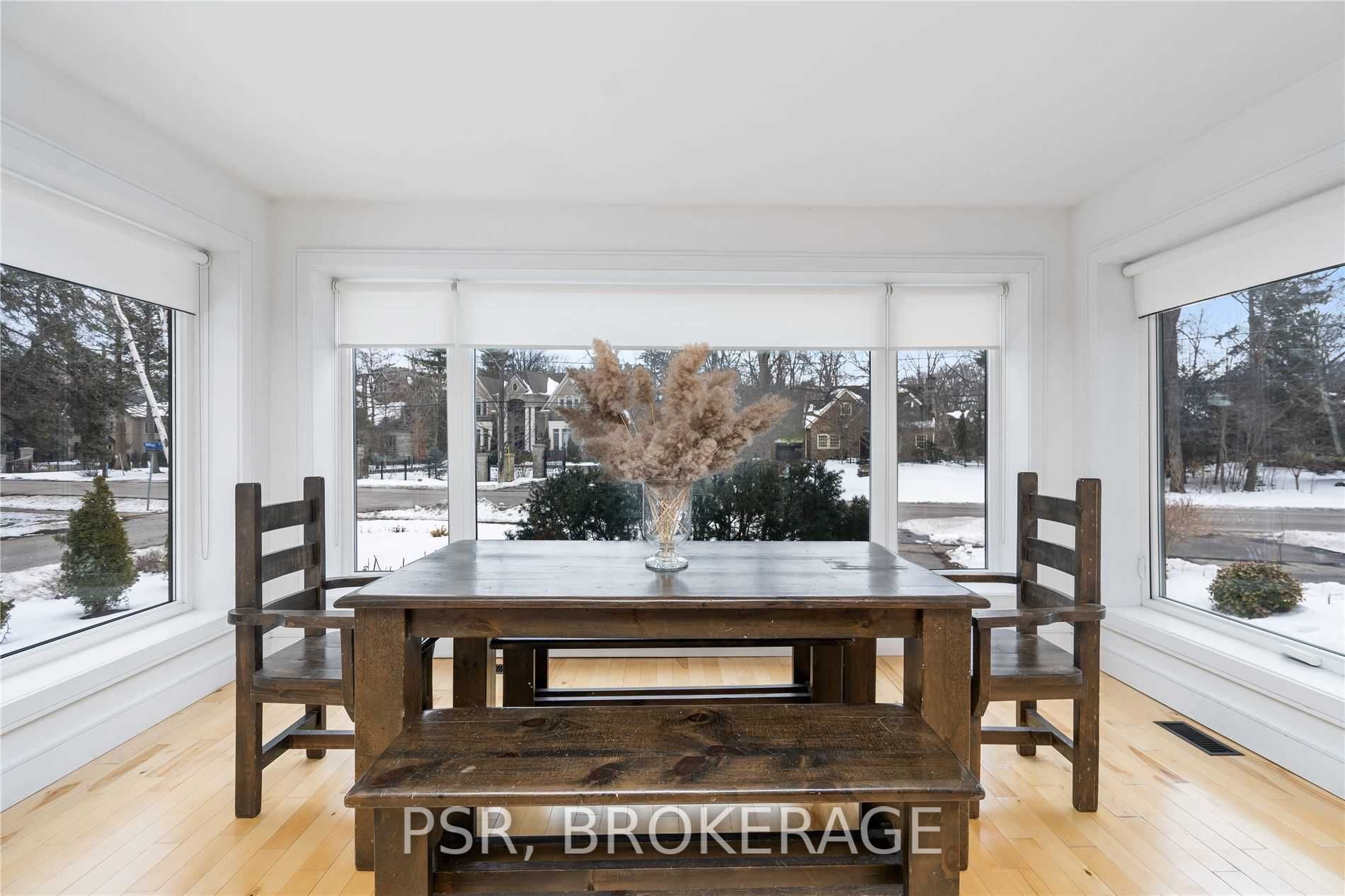 105 Mineola Rd W