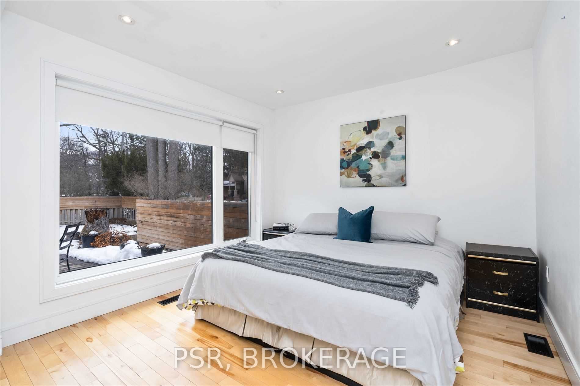 105 Mineola Rd W