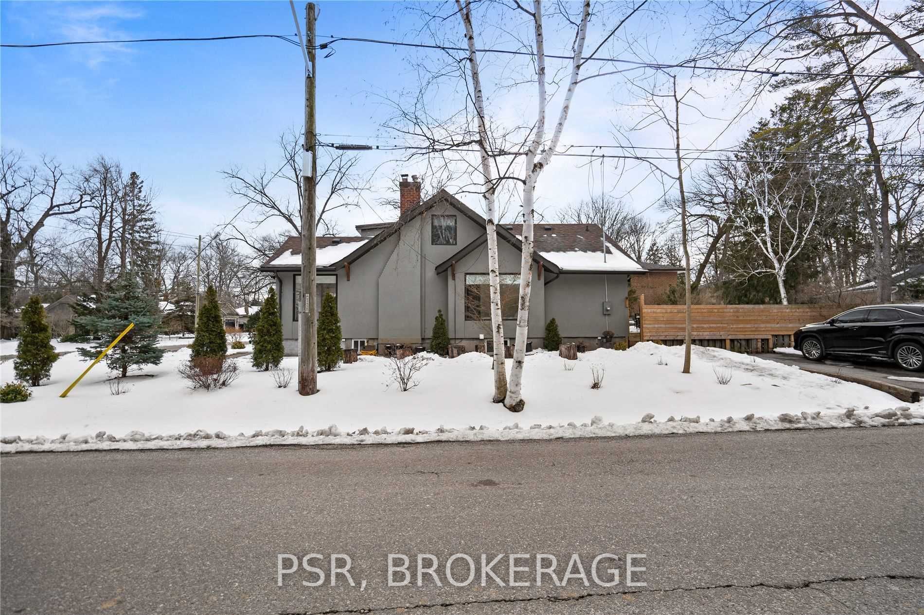 105 Mineola Rd W