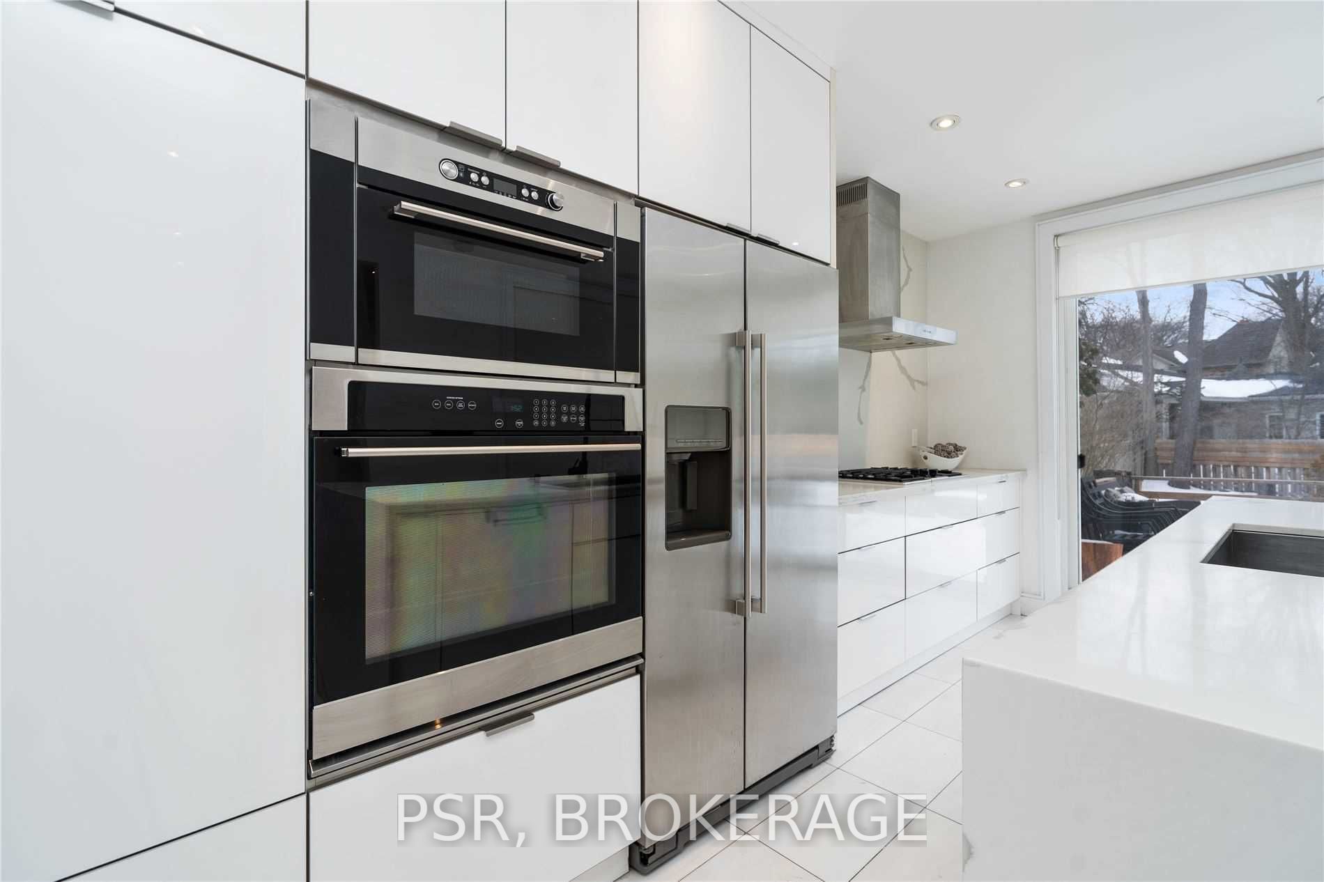105 Mineola Rd W