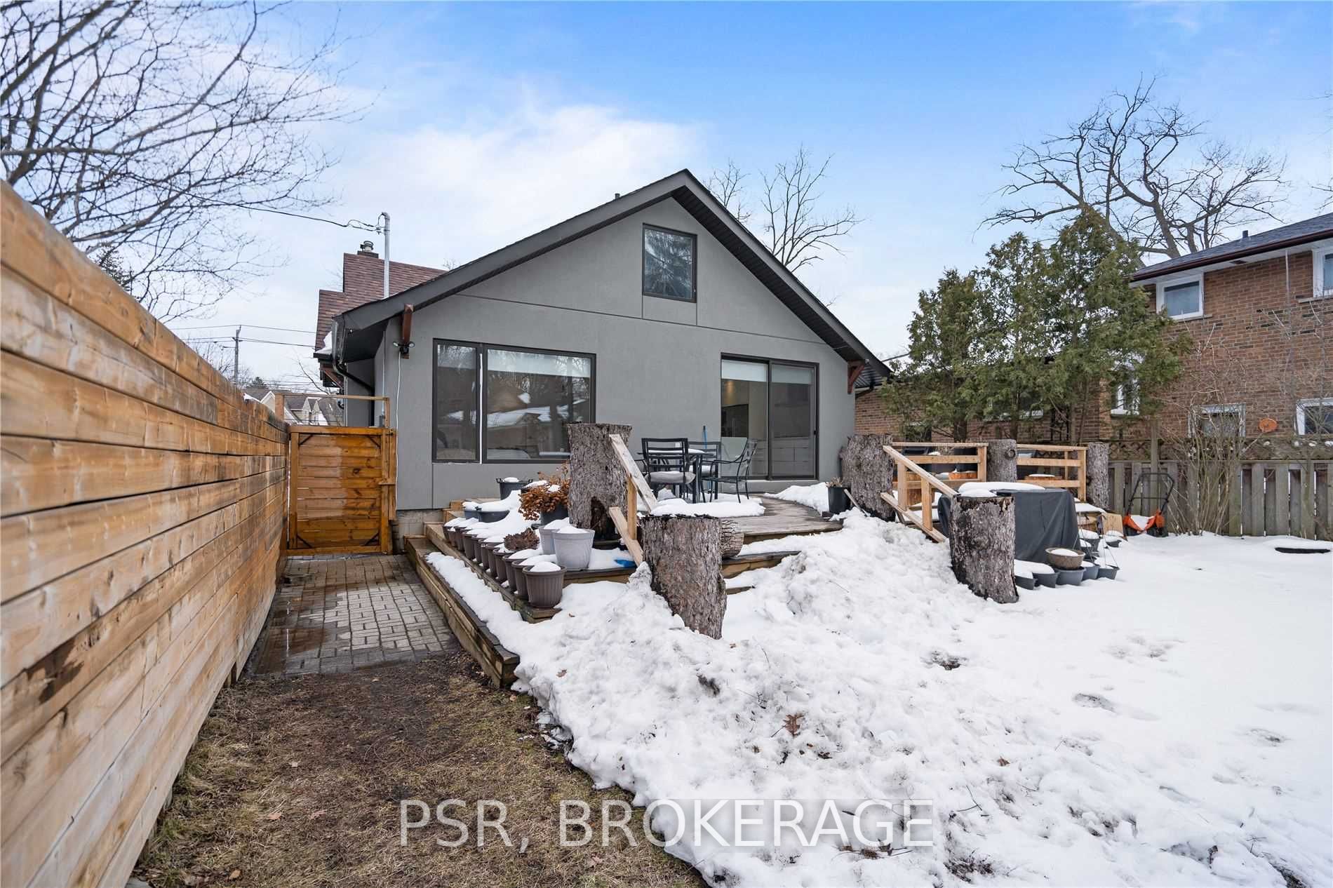 105 Mineola Rd W