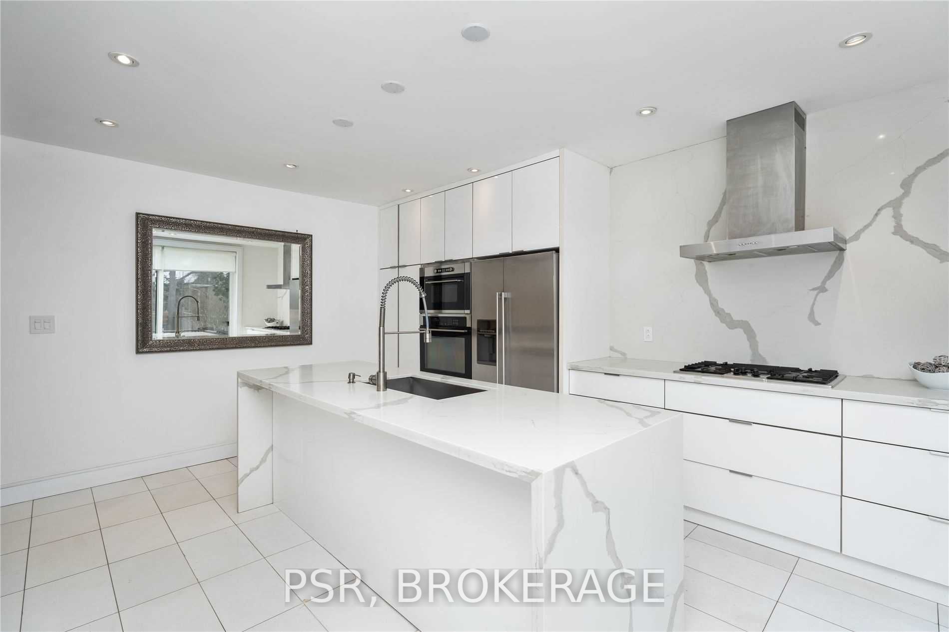 105 Mineola Rd W