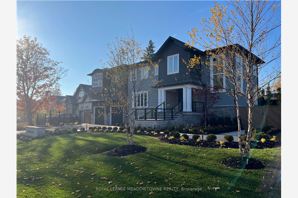 2405 Applewood Dr, Oakville