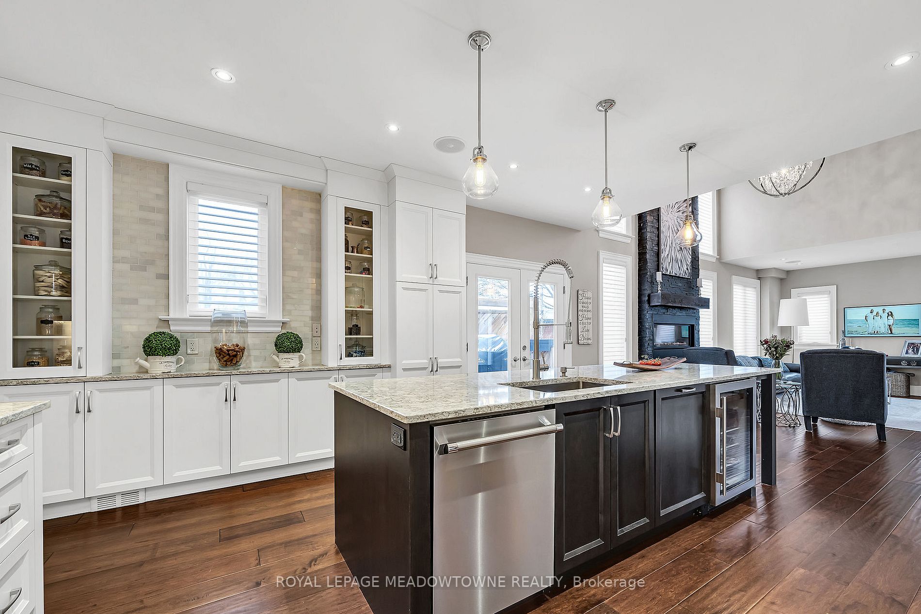2405 Applewood Dr