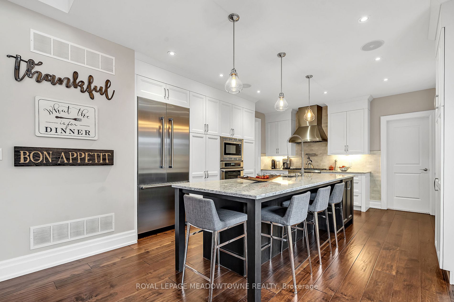 2405 Applewood Dr