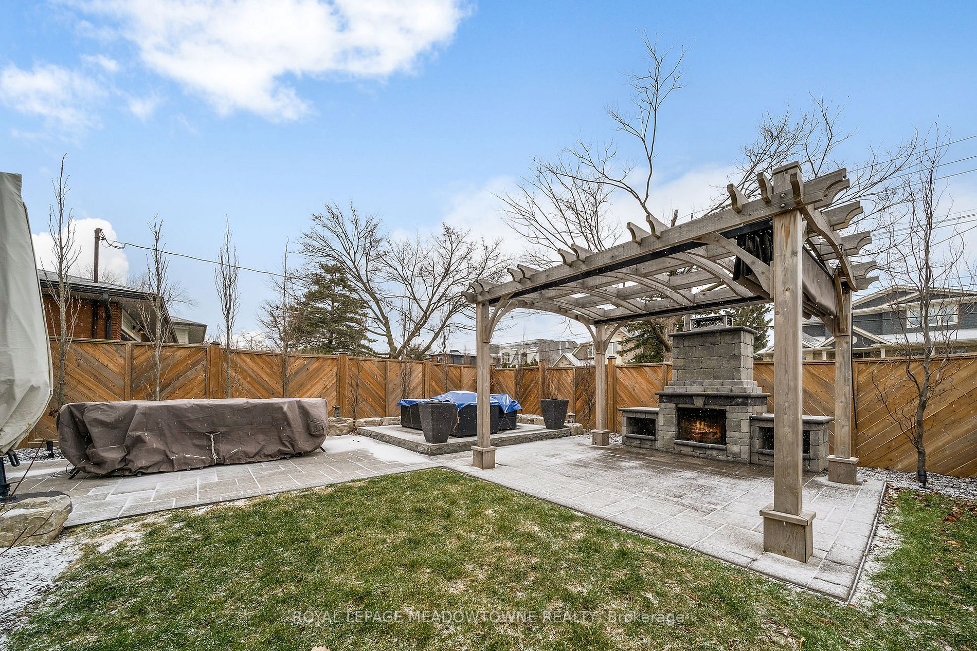 2405 Applewood Dr