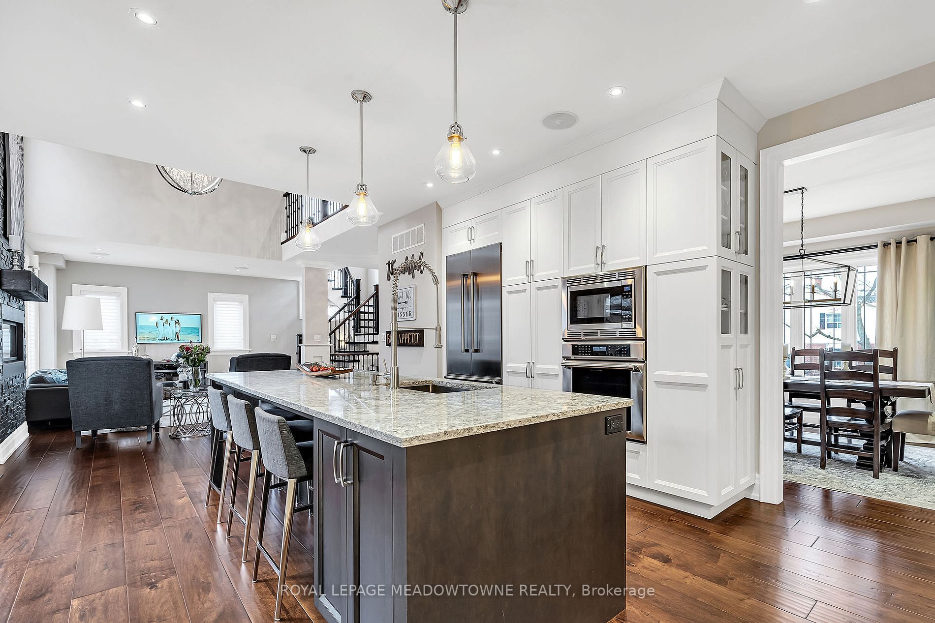 2405 Applewood Dr