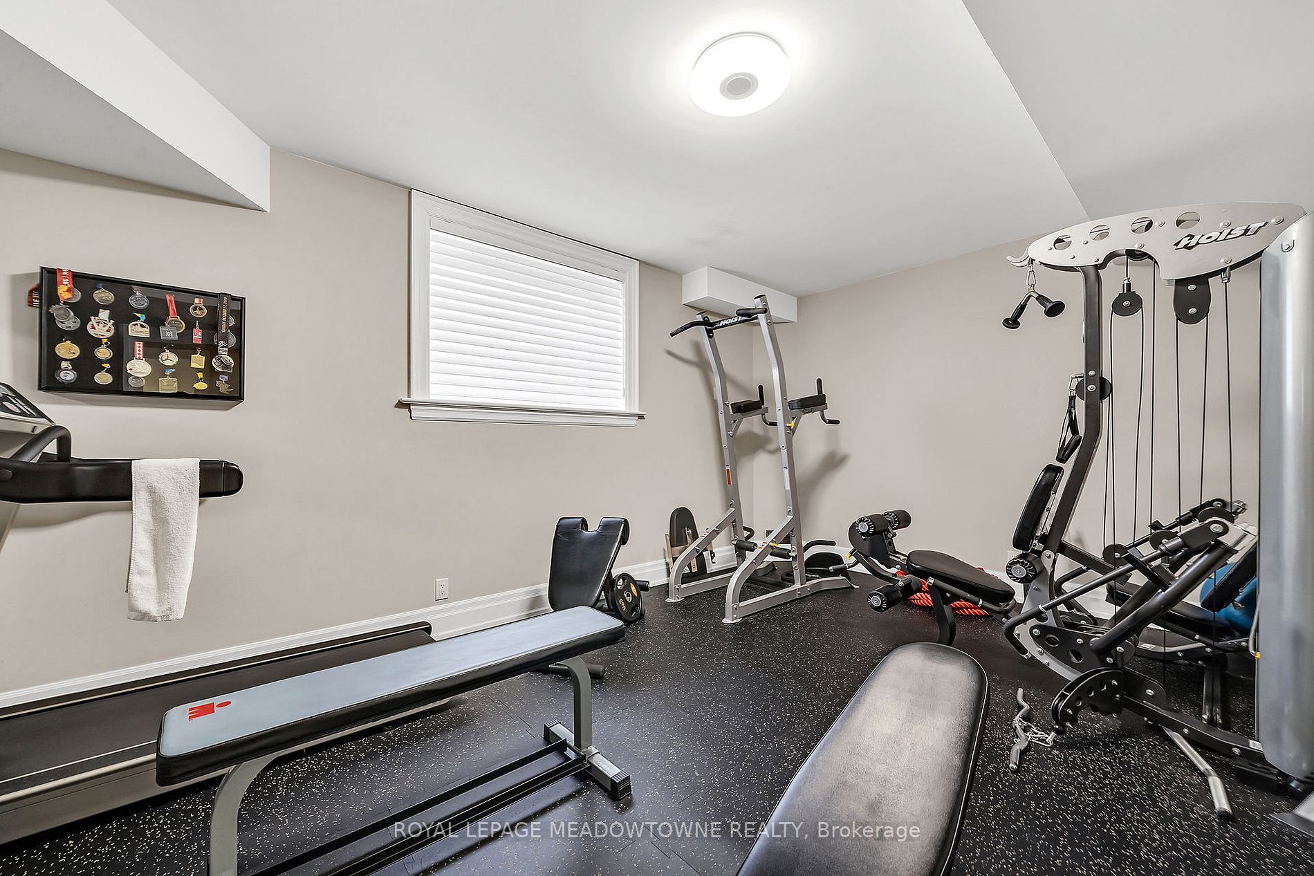 2405 Applewood Dr