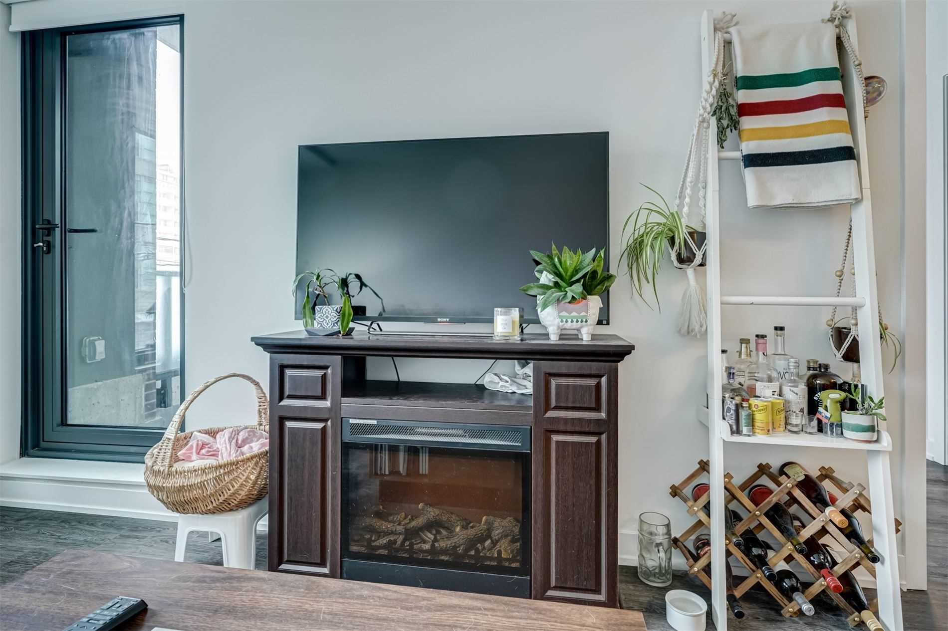 Listing W6005799 - Large Photo # 18