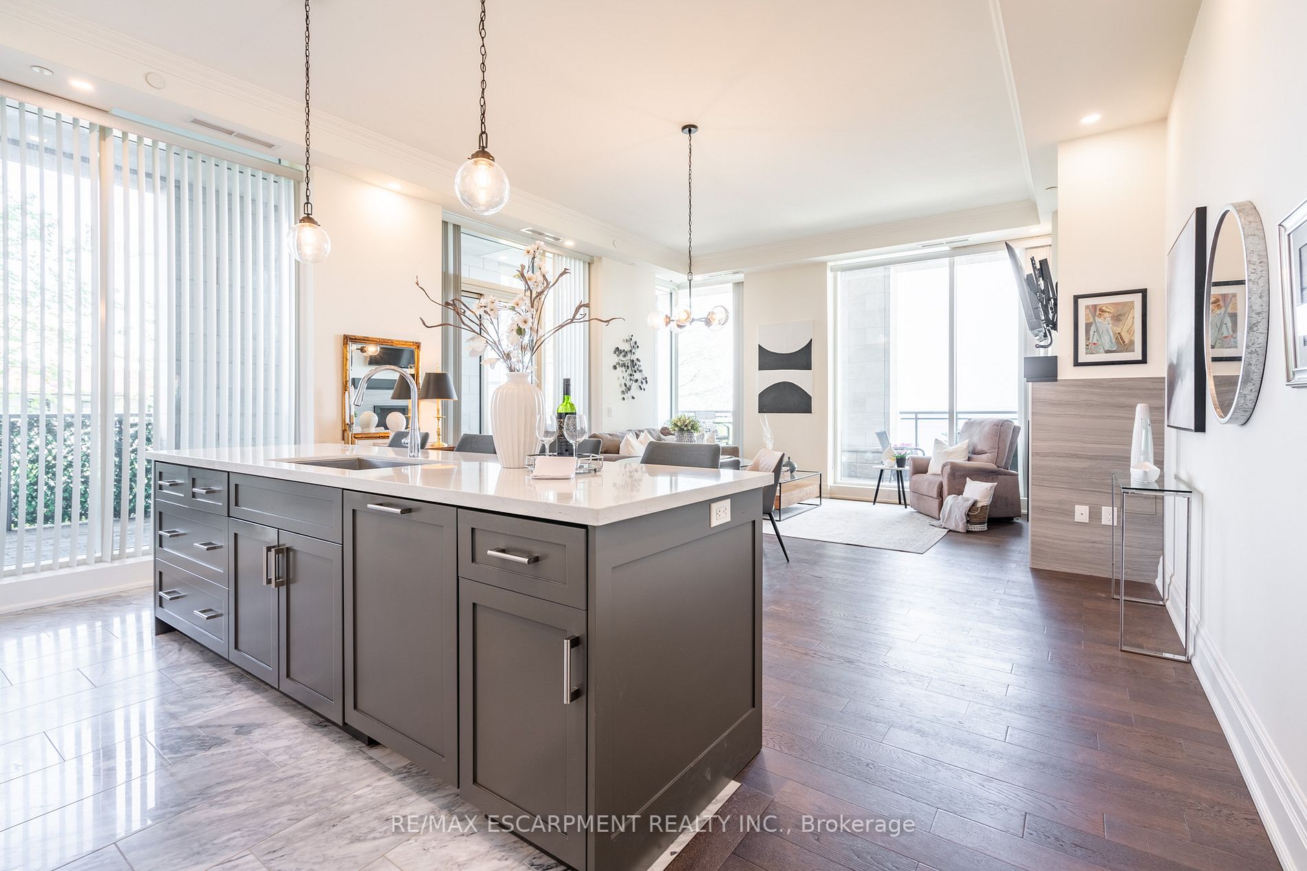 Listing W6005900 - Large Photo # 12