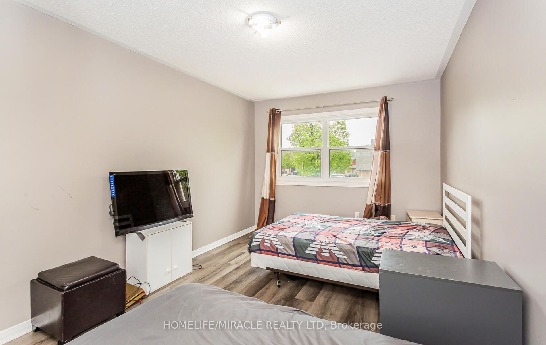 77 Stoneledge Circ N