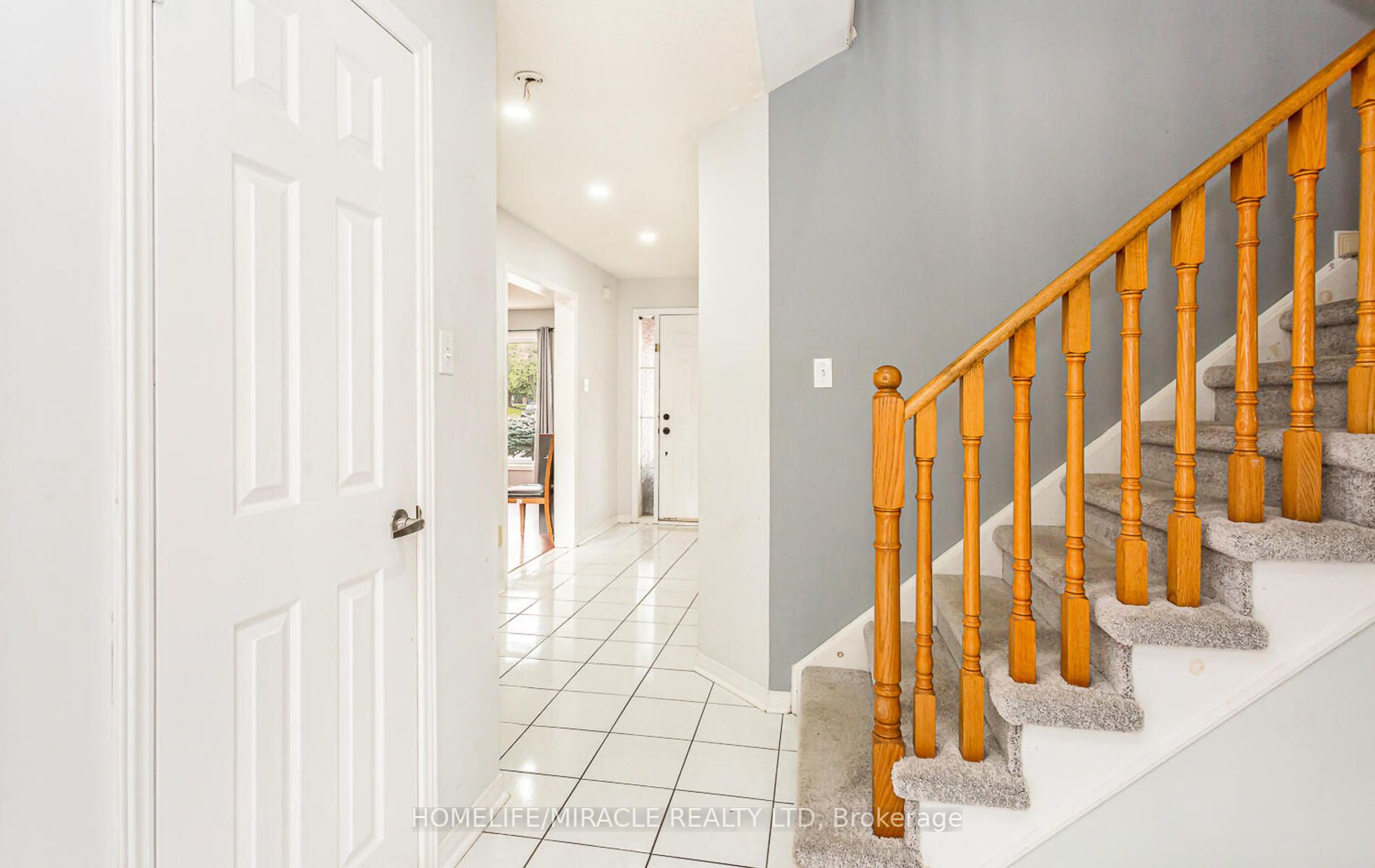 77 Stoneledge Circ N
