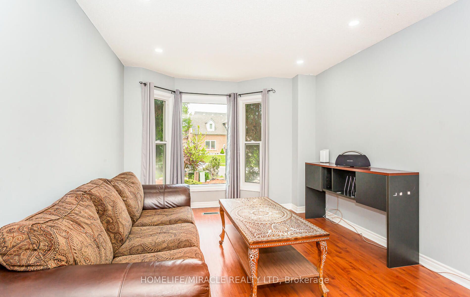 77 Stoneledge Circ N