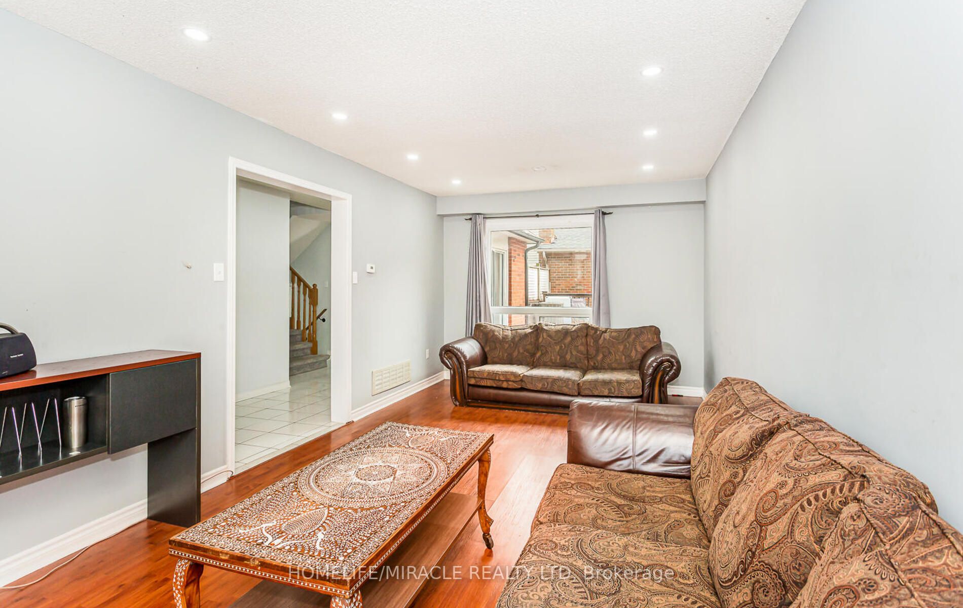 77 Stoneledge Circ N