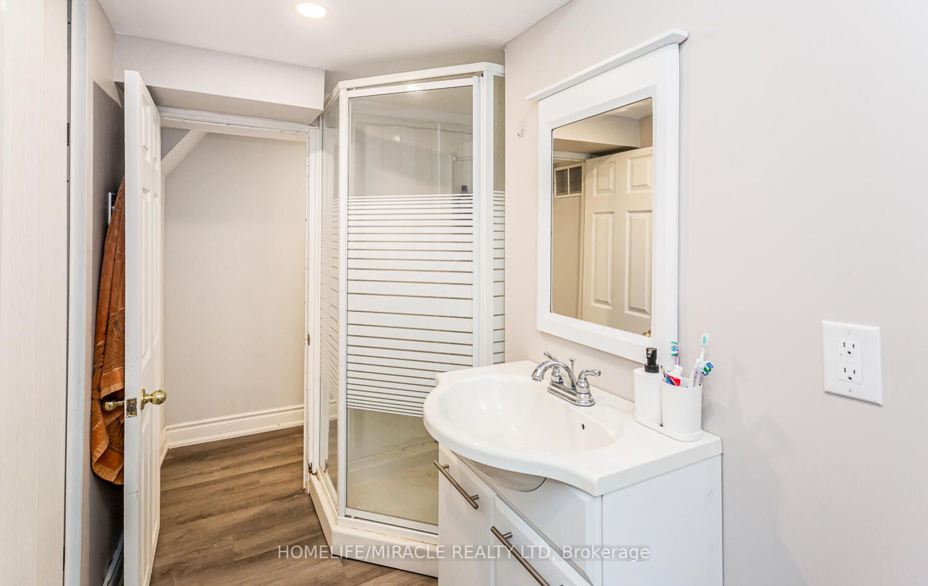 77 Stoneledge Circ N