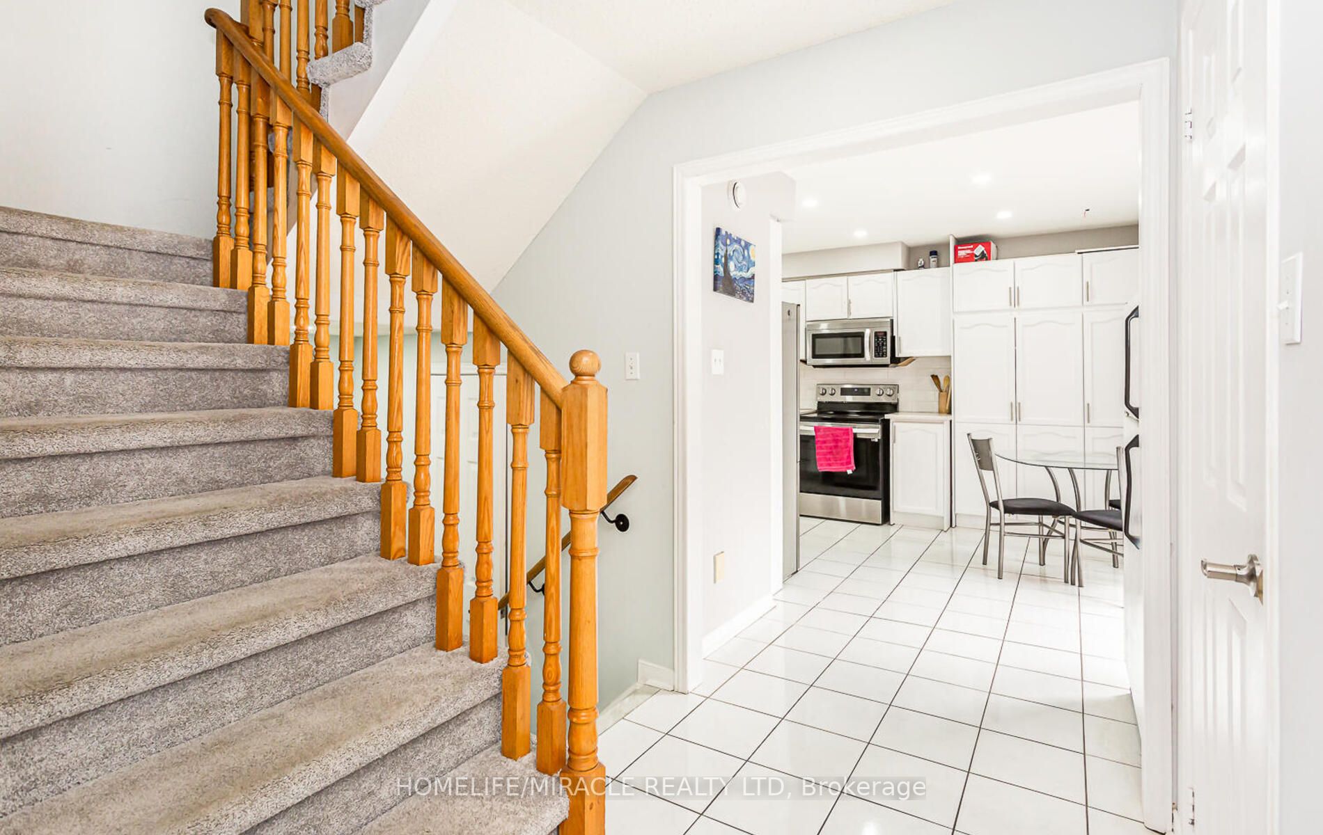 77 Stoneledge Circ N