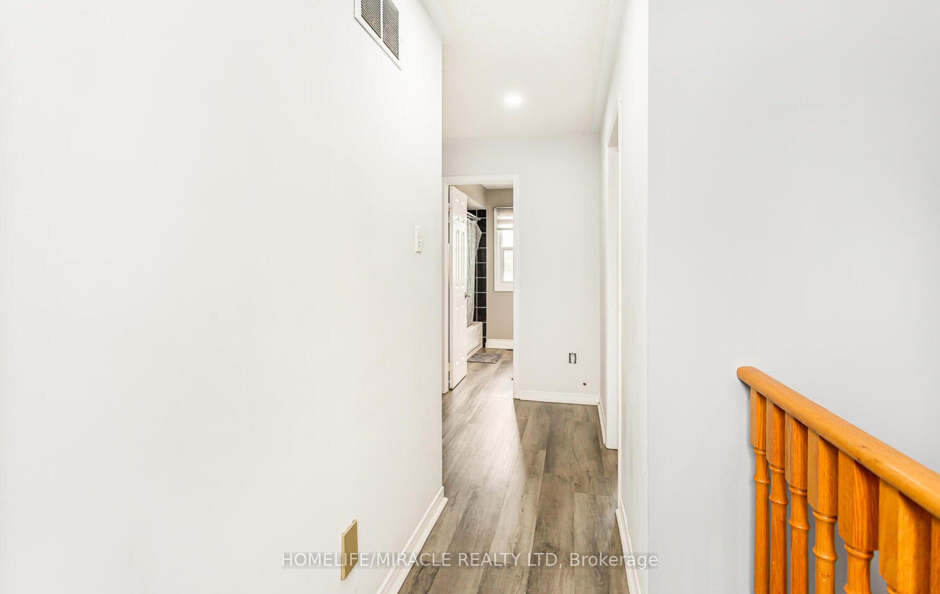 77 Stoneledge Circ N