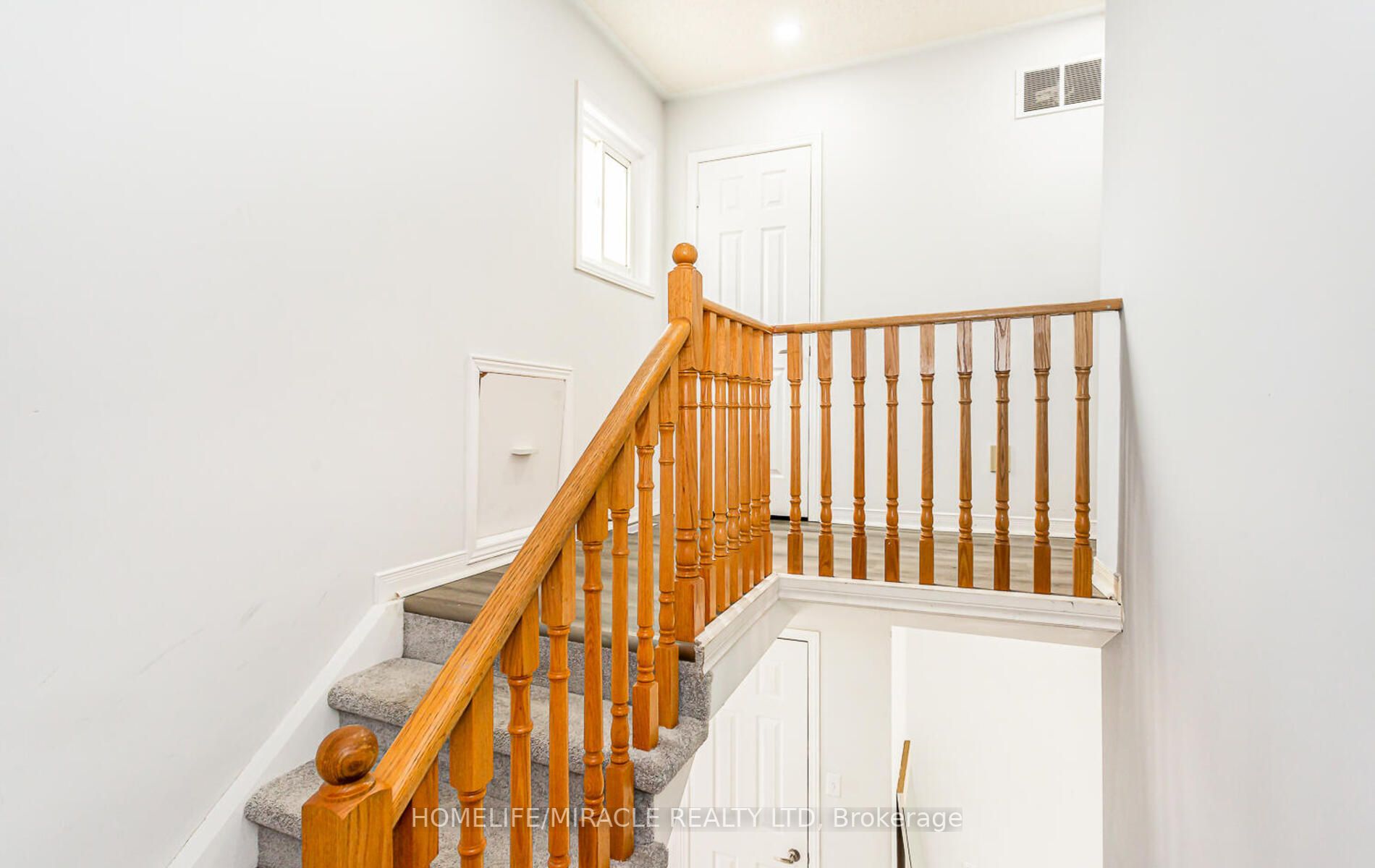 77 Stoneledge Circ N