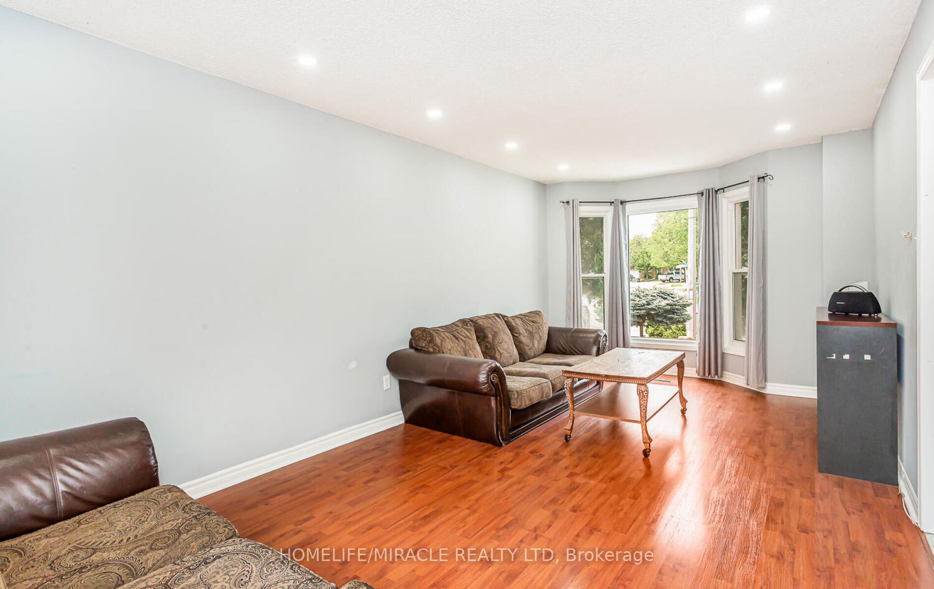 77 Stoneledge Circ N