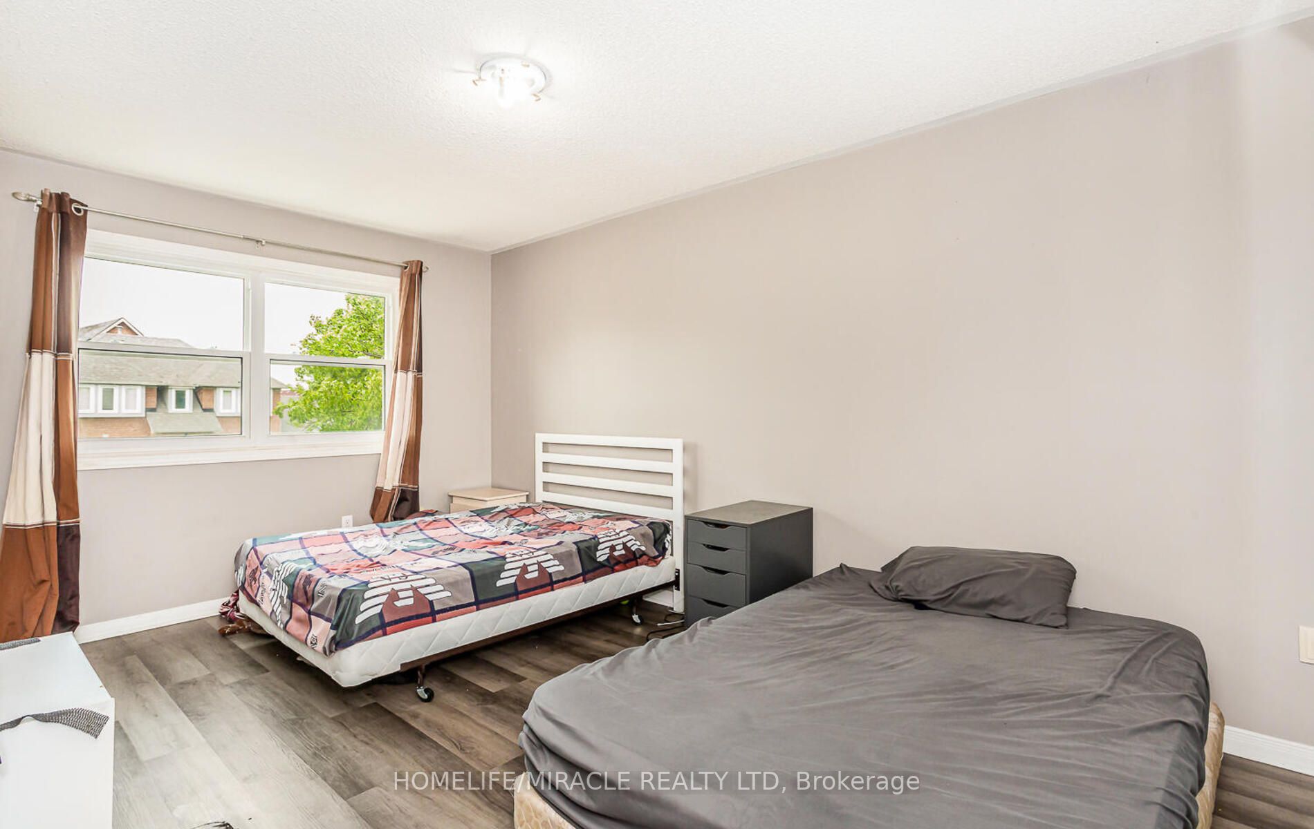 77 Stoneledge Circ N