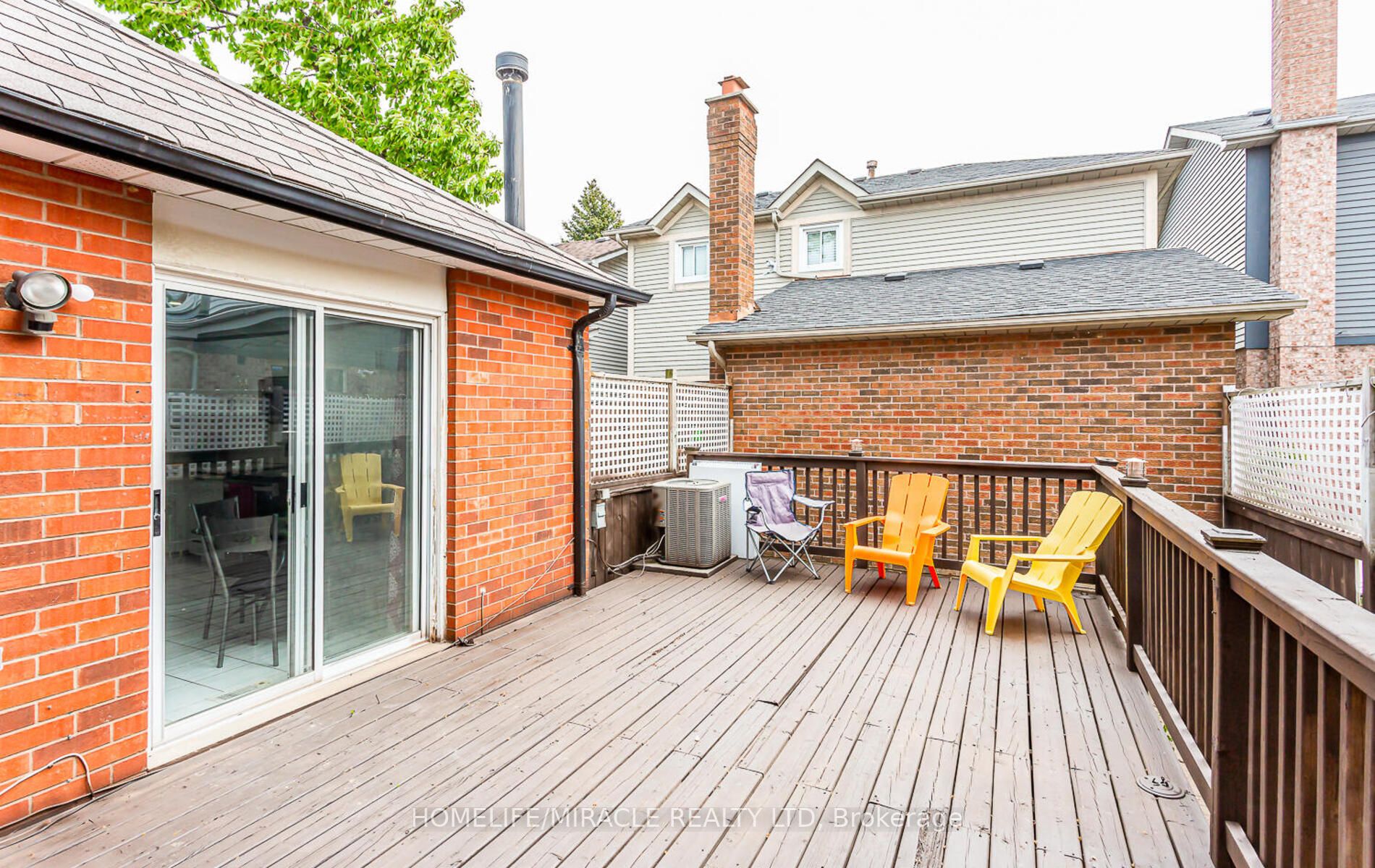 77 Stoneledge Circ N