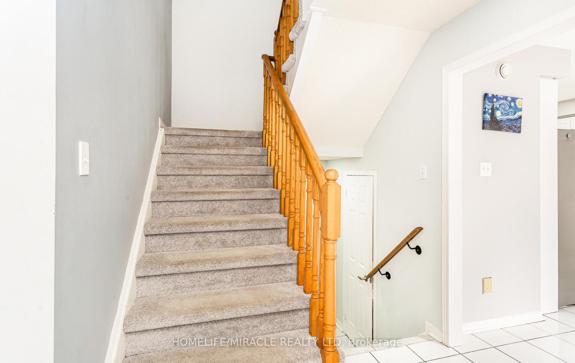 77 Stoneledge Circ N