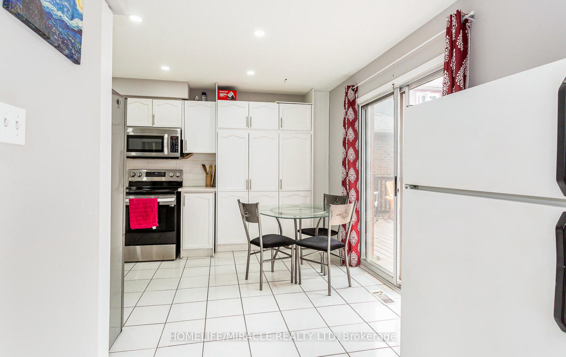 77 Stoneledge Circ N