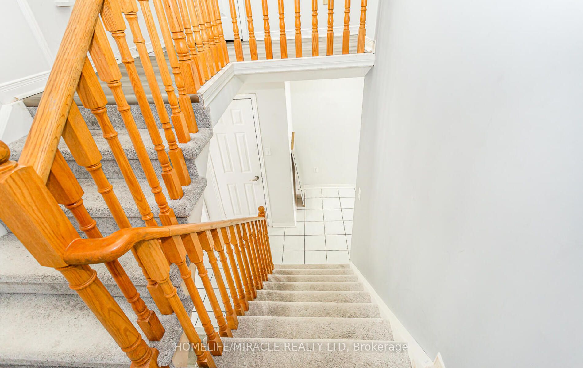 77 Stoneledge Circ N