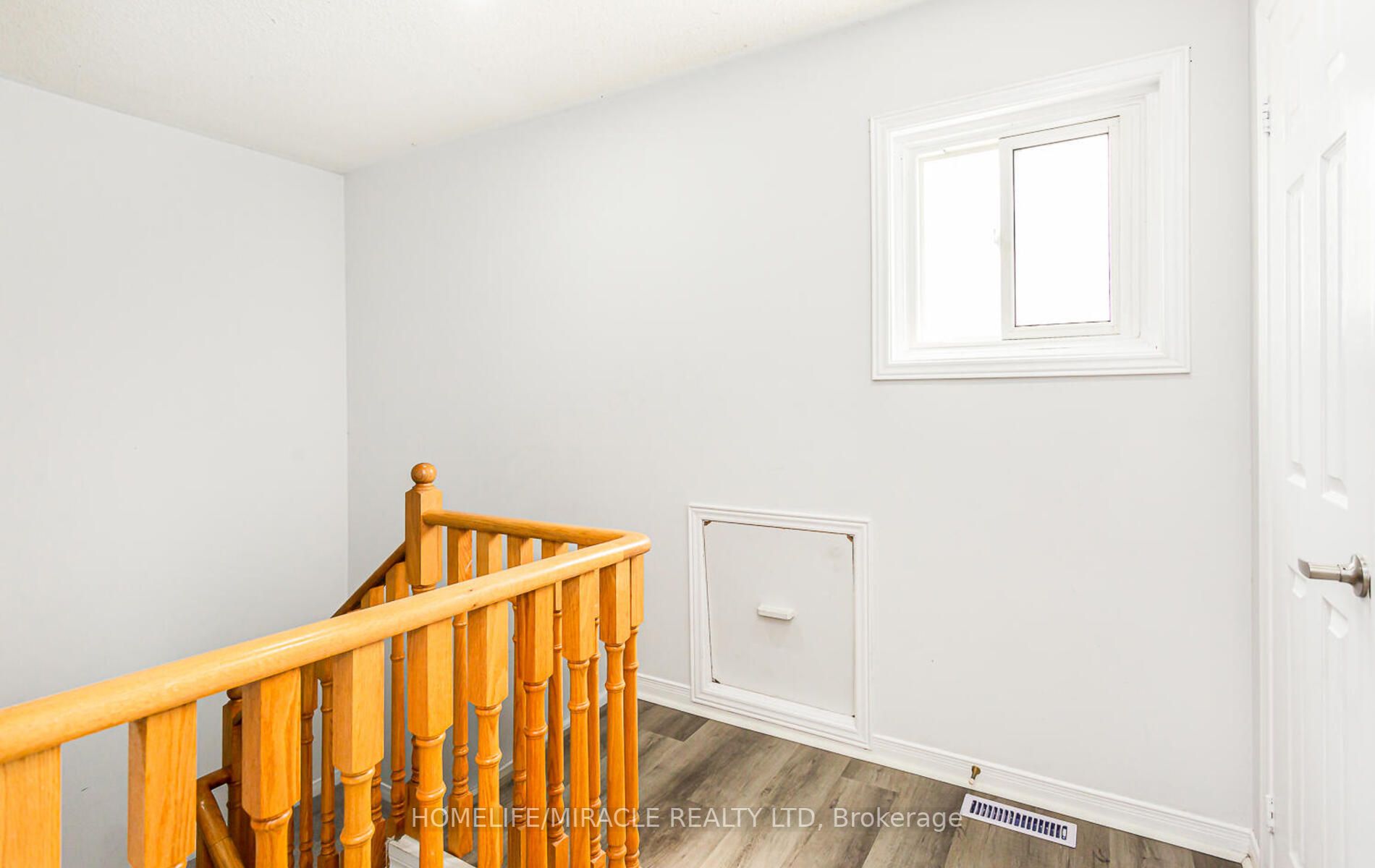 77 Stoneledge Circ N