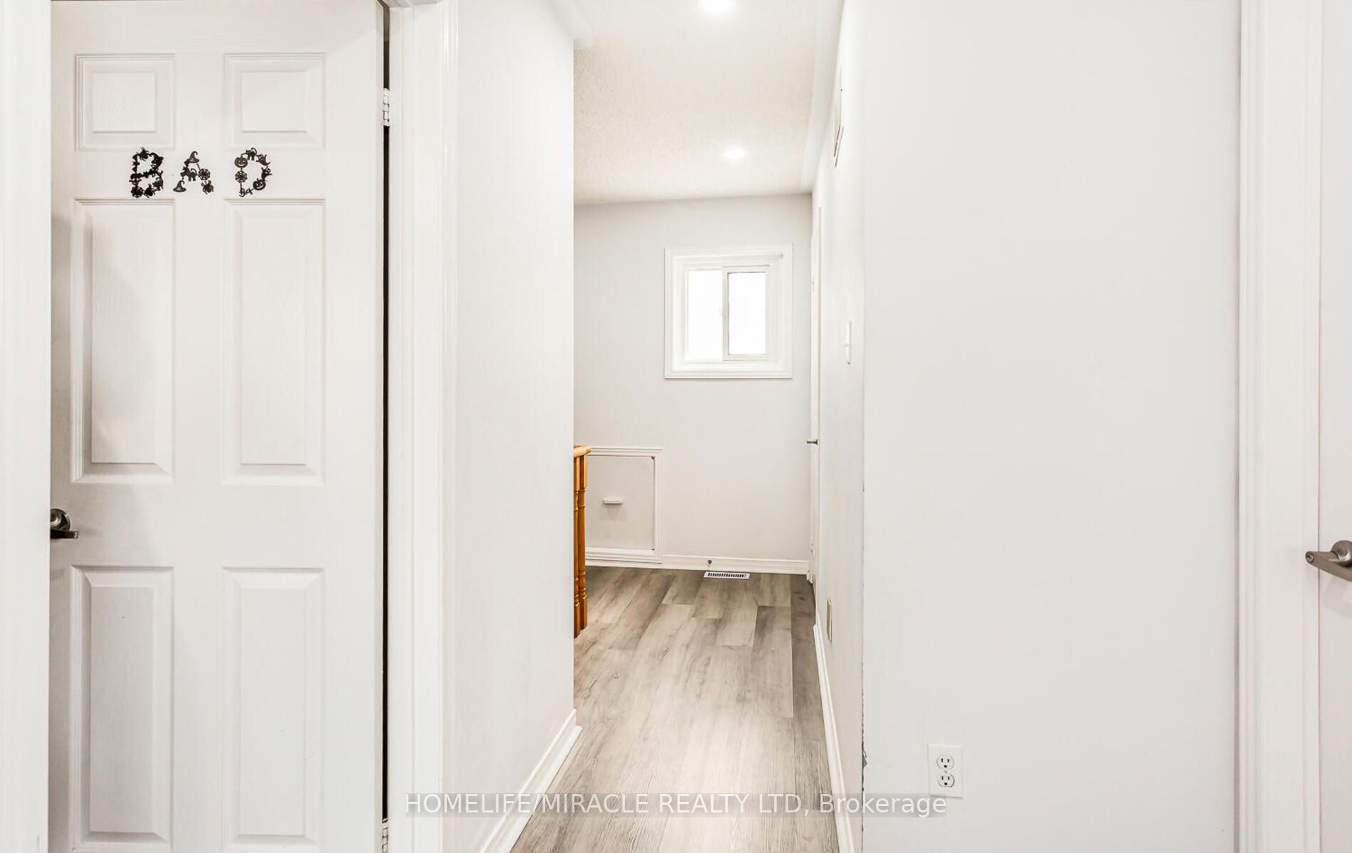 77 Stoneledge Circ N