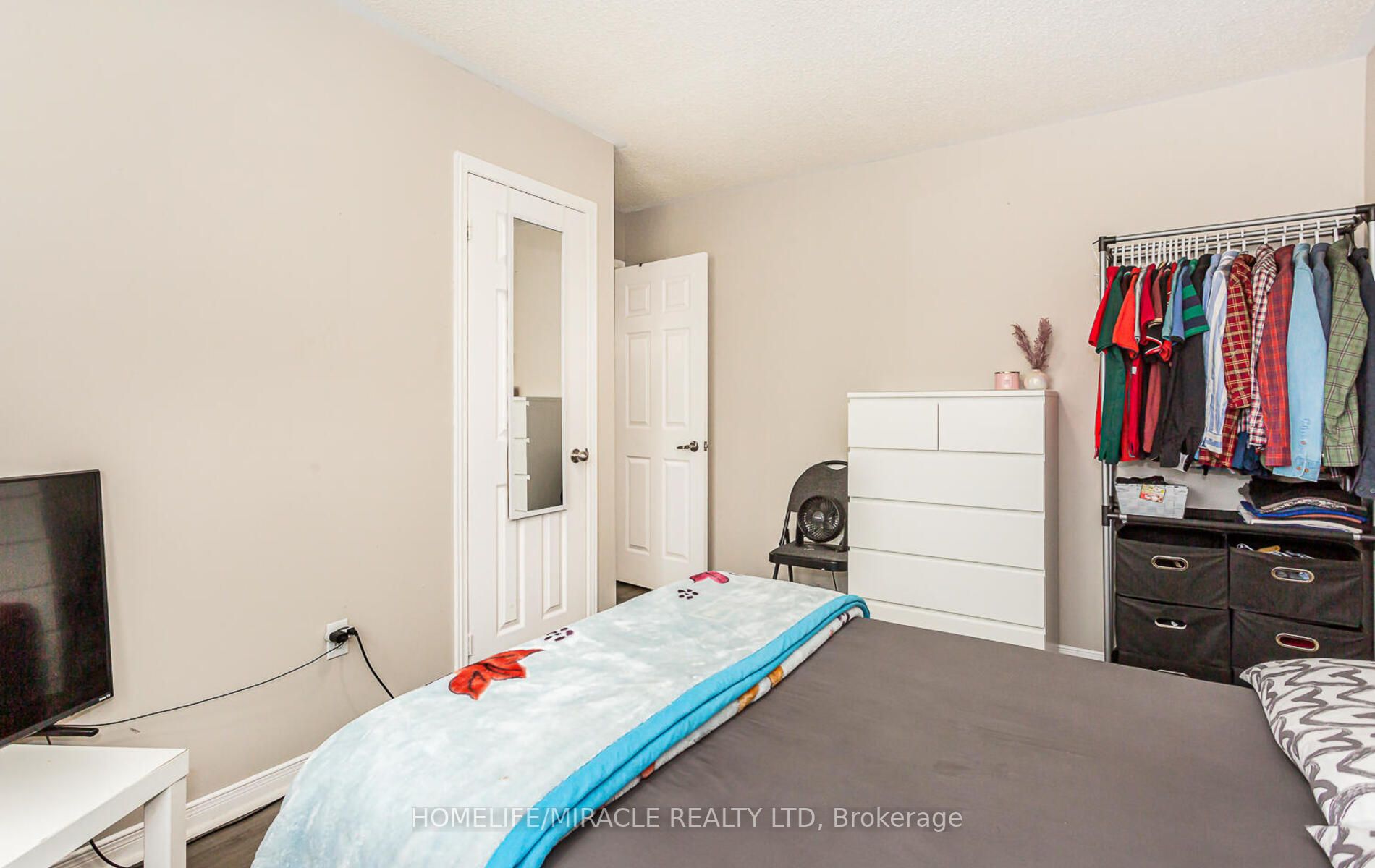 77 Stoneledge Circ N