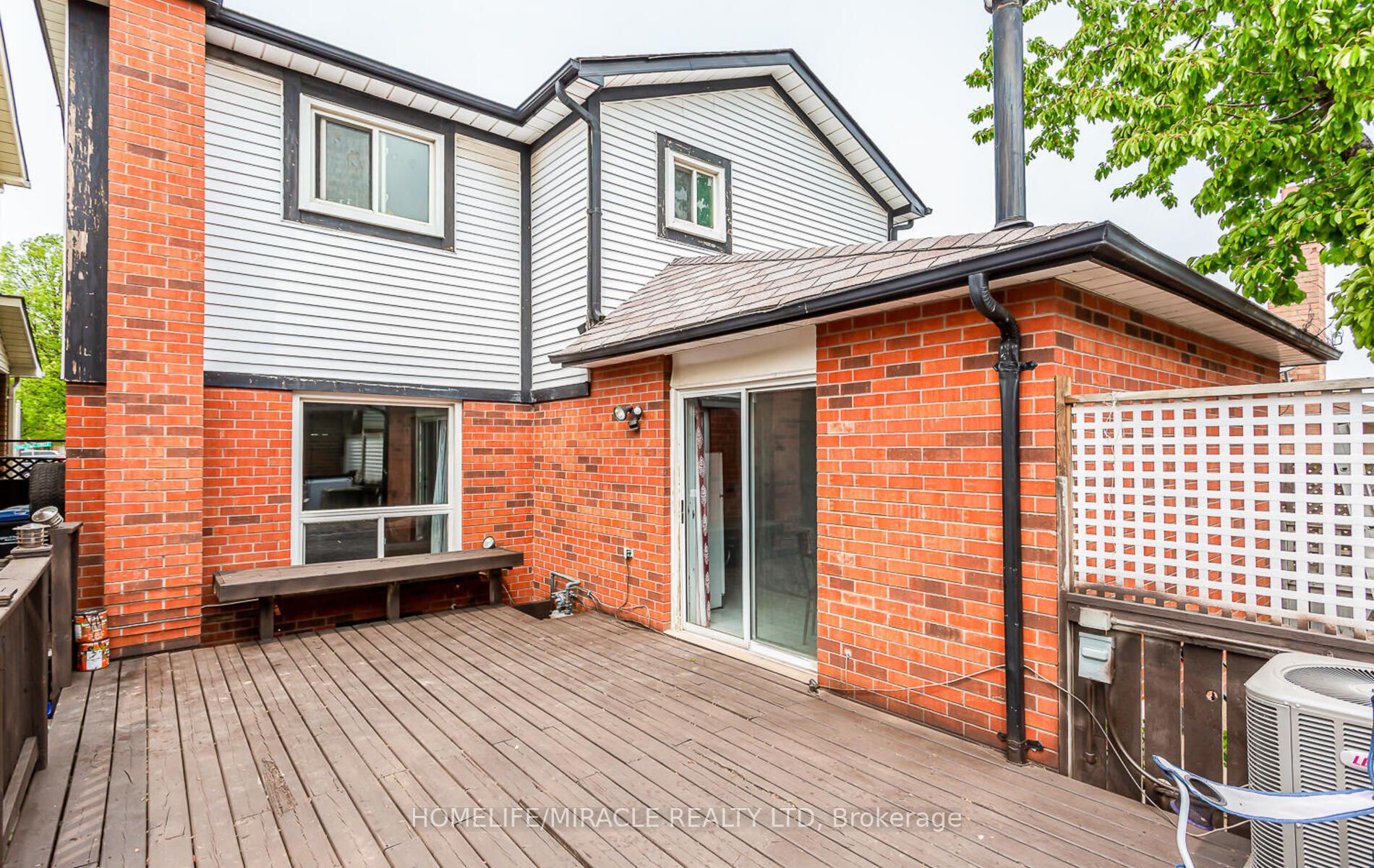 77 Stoneledge Circ N
