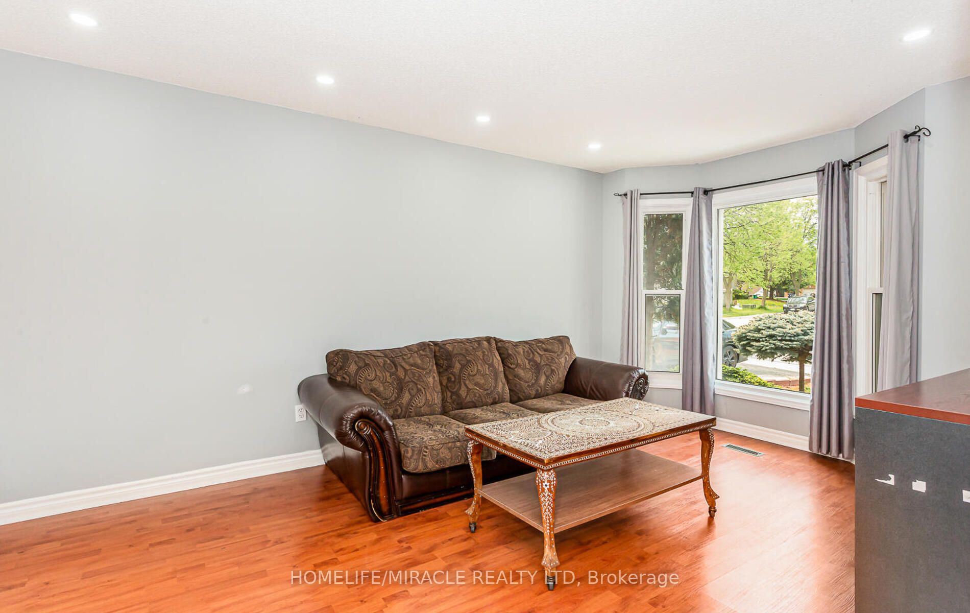 77 Stoneledge Circ N