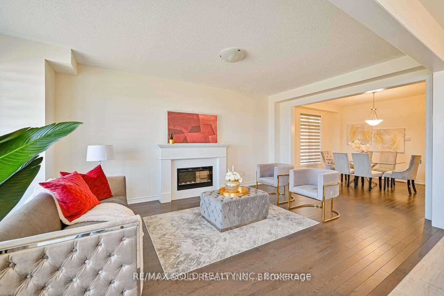 13 Eberly Woods Dr
