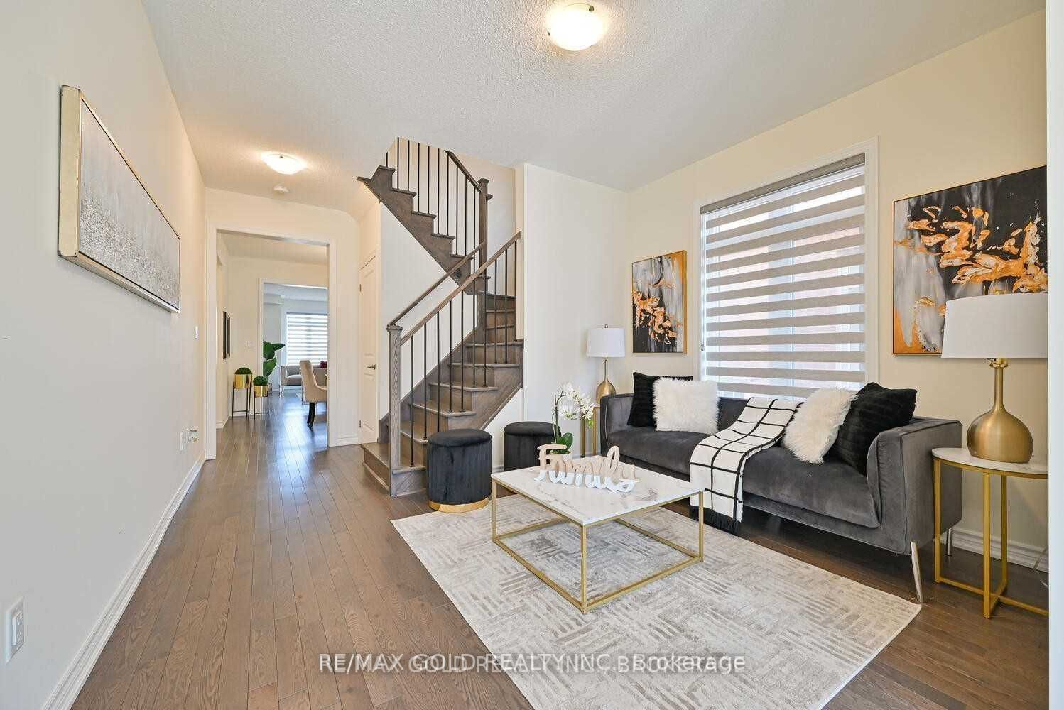 13 Eberly Woods Dr